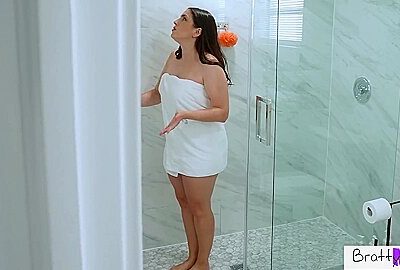 Free Premium Video Milf Valentina Bellucci Asks Stepson Why Dont You Help Wash My Titties? -s8:e8